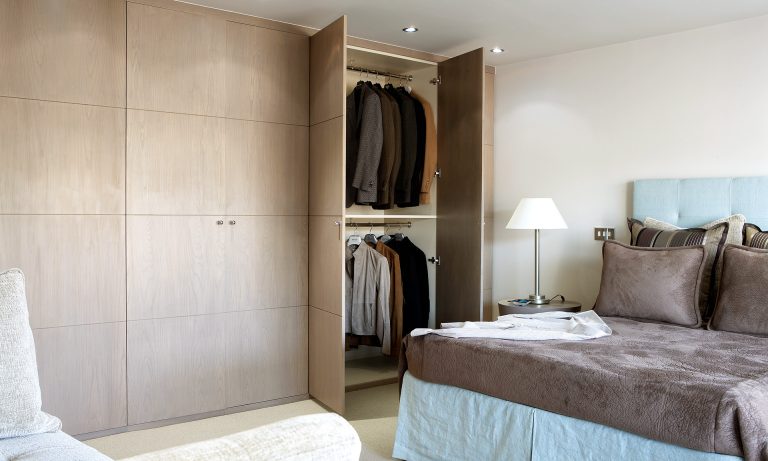 gm-73acb06e-ffce-465c-8b5a-886baae21f1b-main-bedroom-with-built-in-wardrobe